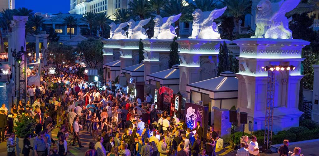 The 15 Best Places and Bars To Find Single Cougars In Las Vegas in 2020