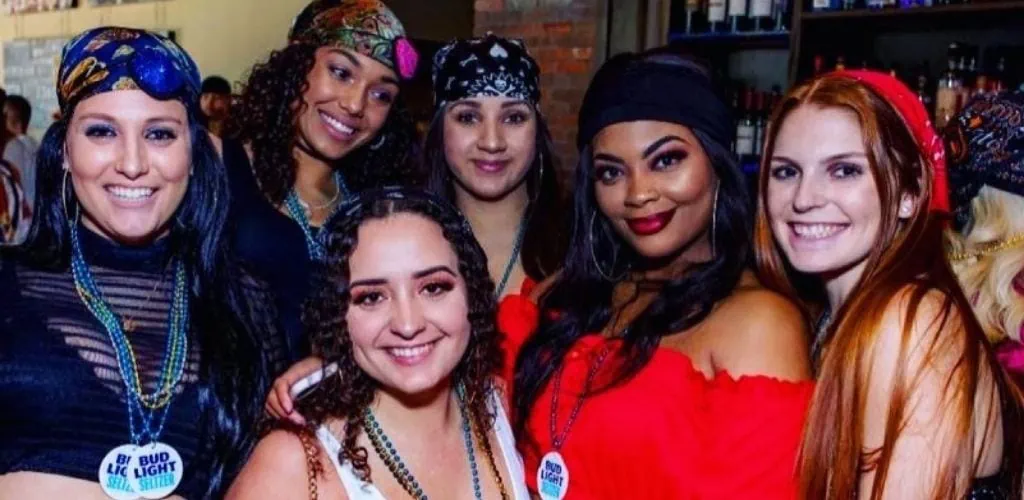 Tampa MILFs hanging out by the bar