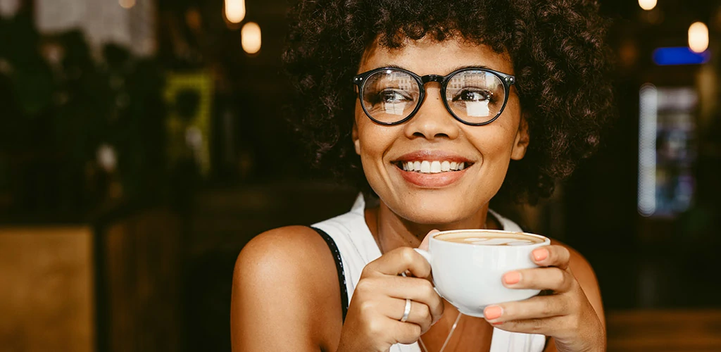 A Baltimore cougar in a coffee shop