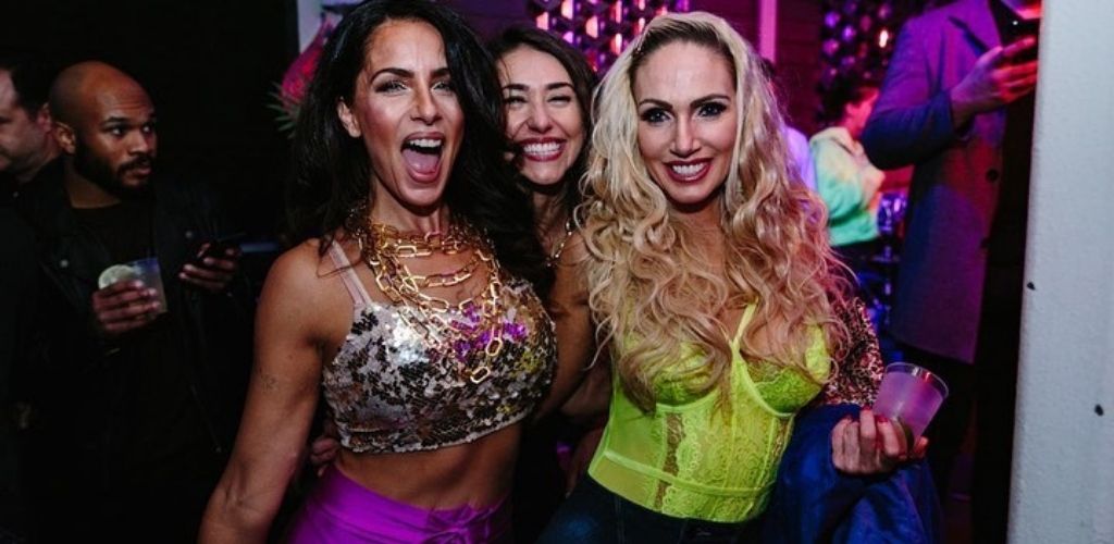Hot cougars in Washington DC partying at DecadesDC nightclub