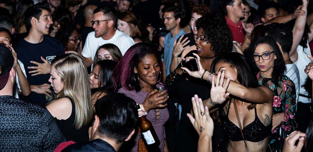 Plenty of beautiful women in the dance floor of Club Congress