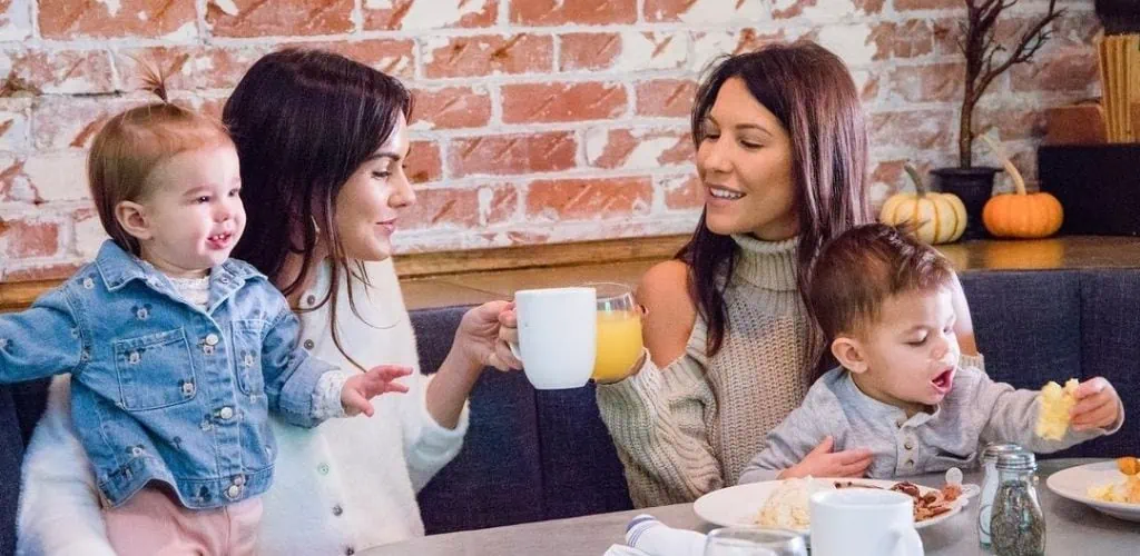 Columbus MILFS enjoying drinks with their kids