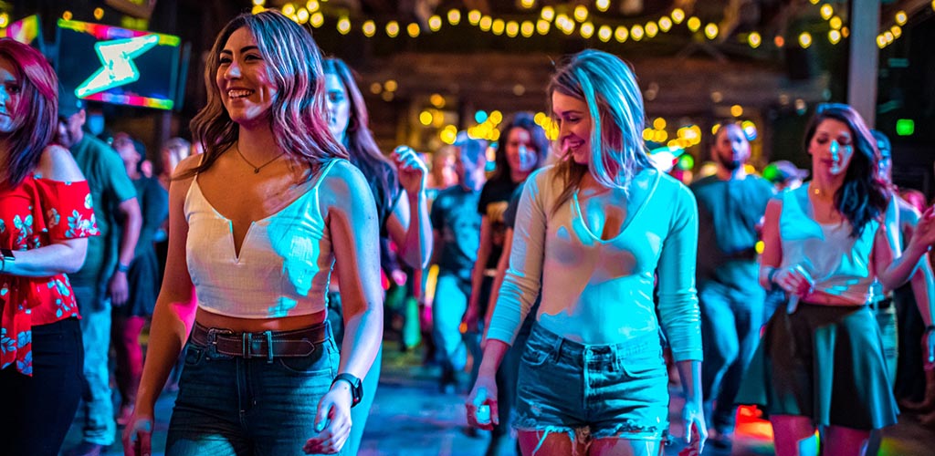 Sexy cougars in Mesa dancing at Dierks Bentley’s Whiskey Row