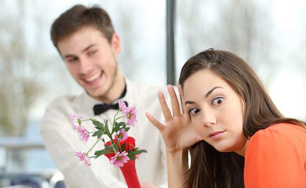 You definitely don't want to do any of these cheesy ways to ask a girl out or you'll end up single for longer.