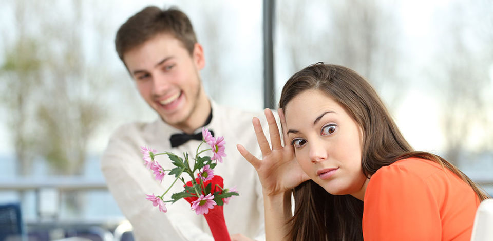You definitely don't want to do any of these cheesy ways to ask a girl out or you'll end up single for longer.