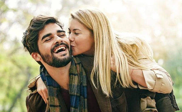 Bearded man knows how to get out of the friendzone by having fun with his beautiful date