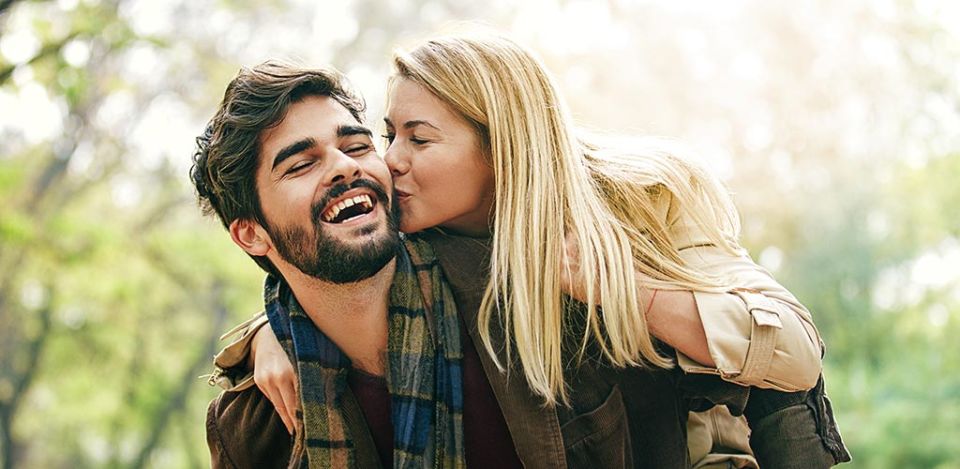 Bearded man knows how to get out of the friendzone by having fun with his beautiful date