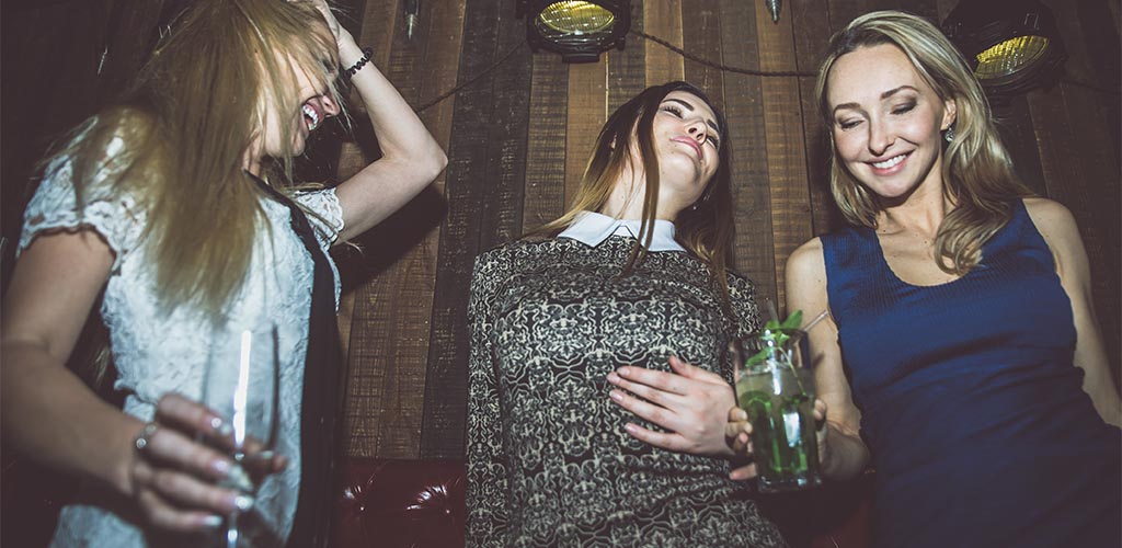 18 Tips For Getting Laid From Bars and Nightclubs