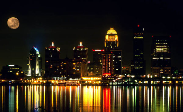Nighttime in the city is the best time to meet BBW in Louisville Kentucky