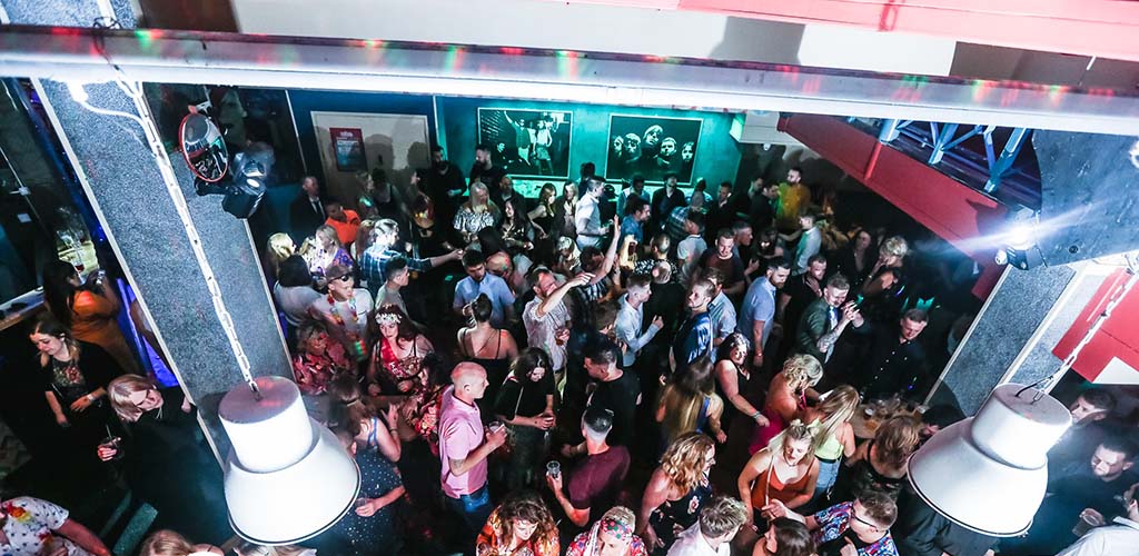 9 Best Bars,  sites And Apps to Find Some Lush Cardiff Hookups in 2020