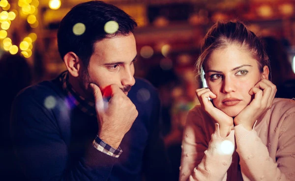 Man struggling with how to understand a woman while on a date