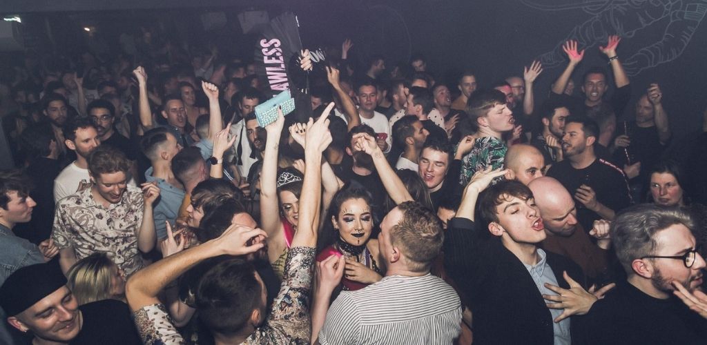 A dancing crowd of cute Dublin singles hooking up at Mother Nightclub