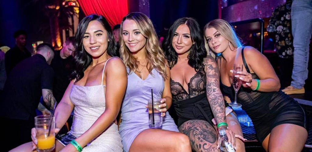 How to Hook Up in Vegas According to a Server, a Bartender, and a Stripper