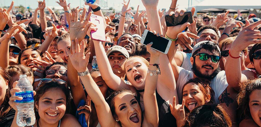 A jovem multidão no JMBLYA