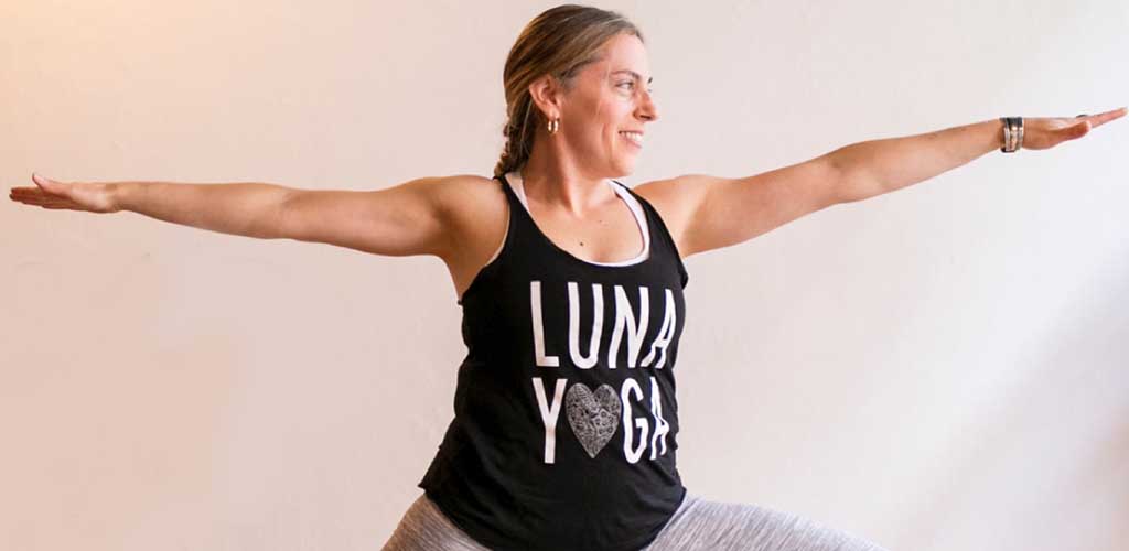 BBW in Montreal practicing a pose at Luna Yoga