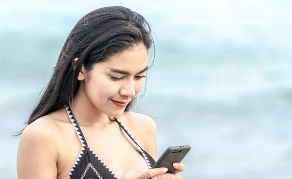 Using the best Honolulu dating apps to find a date at the beach