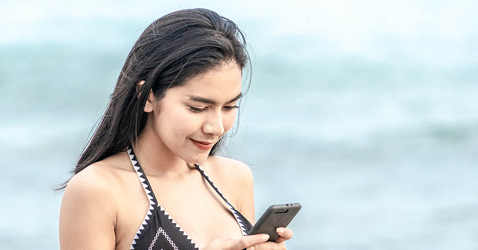 Using the best Honolulu dating apps to find a date at the beach