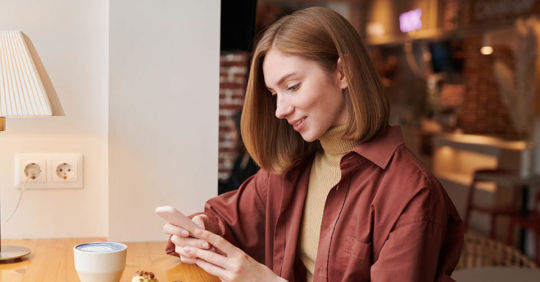 Woman with auburn hair using an Ottawa dating app