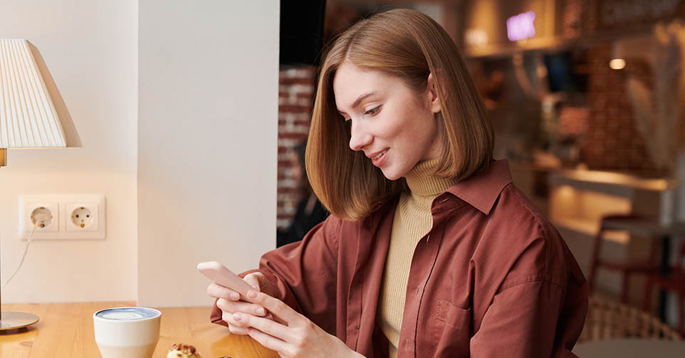 Woman with auburn hair using an Ottawa dating app