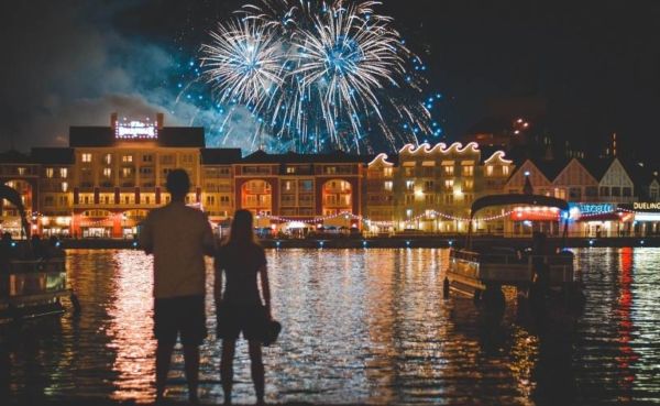 First date at night with fireworks