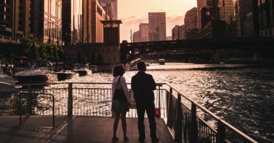 Couple on a date night in Chicago by the river walk