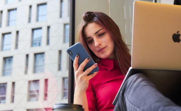A woman using the best Lubbock dating apps while at work