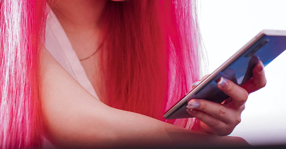 A woman with pink hair trying a free dating app