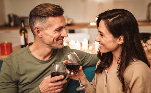Dating in Mesa at a wine bar