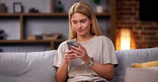 Blonde woman using her Hobart dating apps in the afternoon